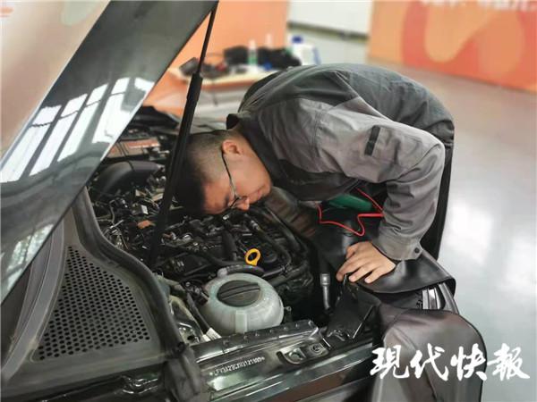 小时候拆坏汽车被打,00后大学生“修汽车”夺冠